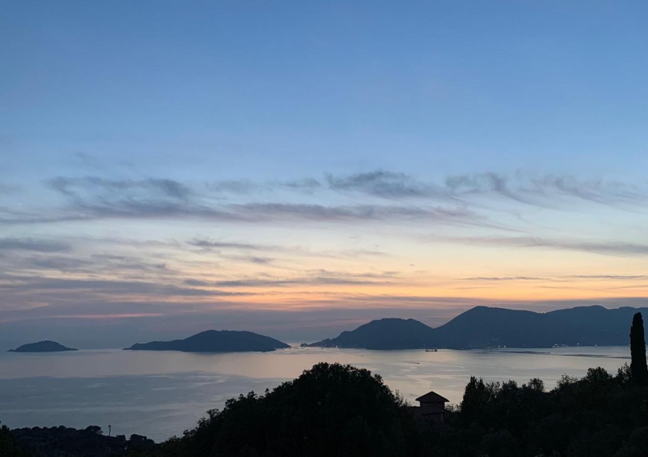 Appartamento La Serra Di Angela A Lerici Luaran gambar