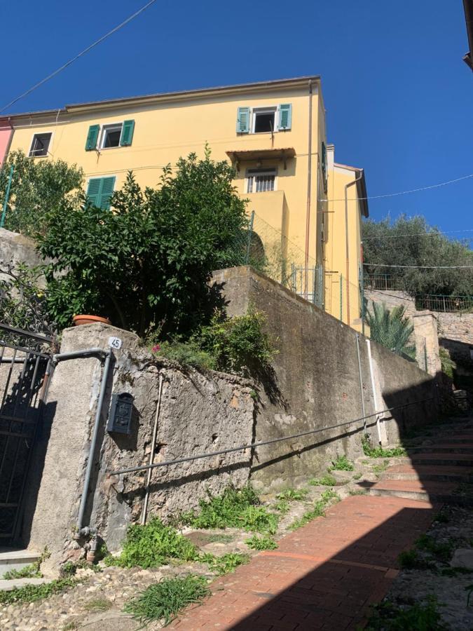 Appartamento La Serra Di Angela A Lerici Luaran gambar