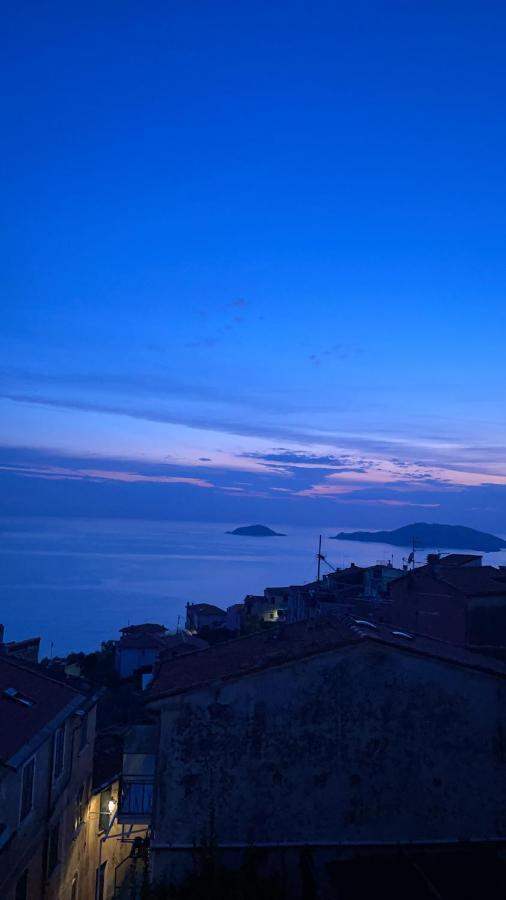 Appartamento La Serra Di Angela A Lerici Luaran gambar