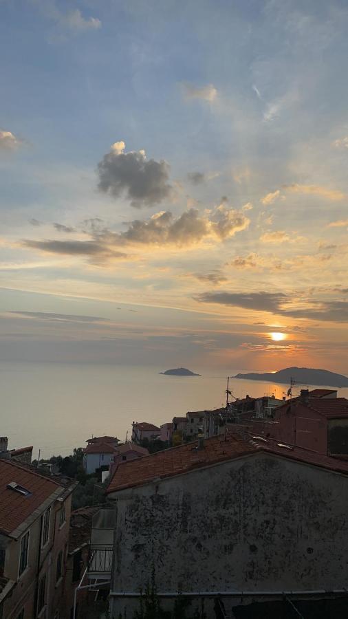 Appartamento La Serra Di Angela A Lerici Luaran gambar